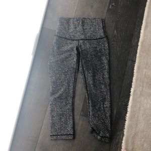 Black and white Lulu crops